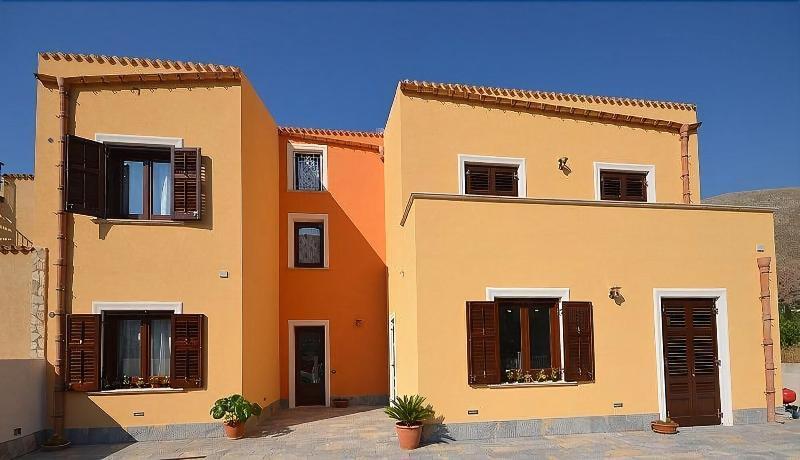 Baia Santa Margherita B&B Castelluzzo Extérieur photo