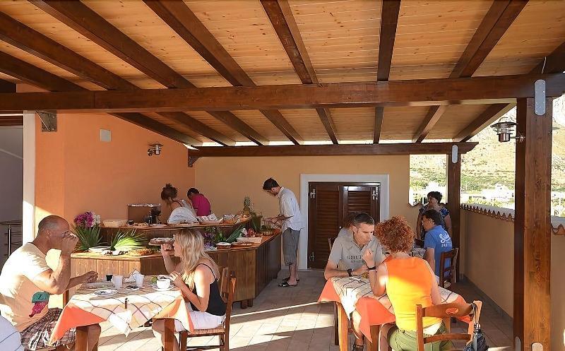Baia Santa Margherita B&B Castelluzzo Extérieur photo