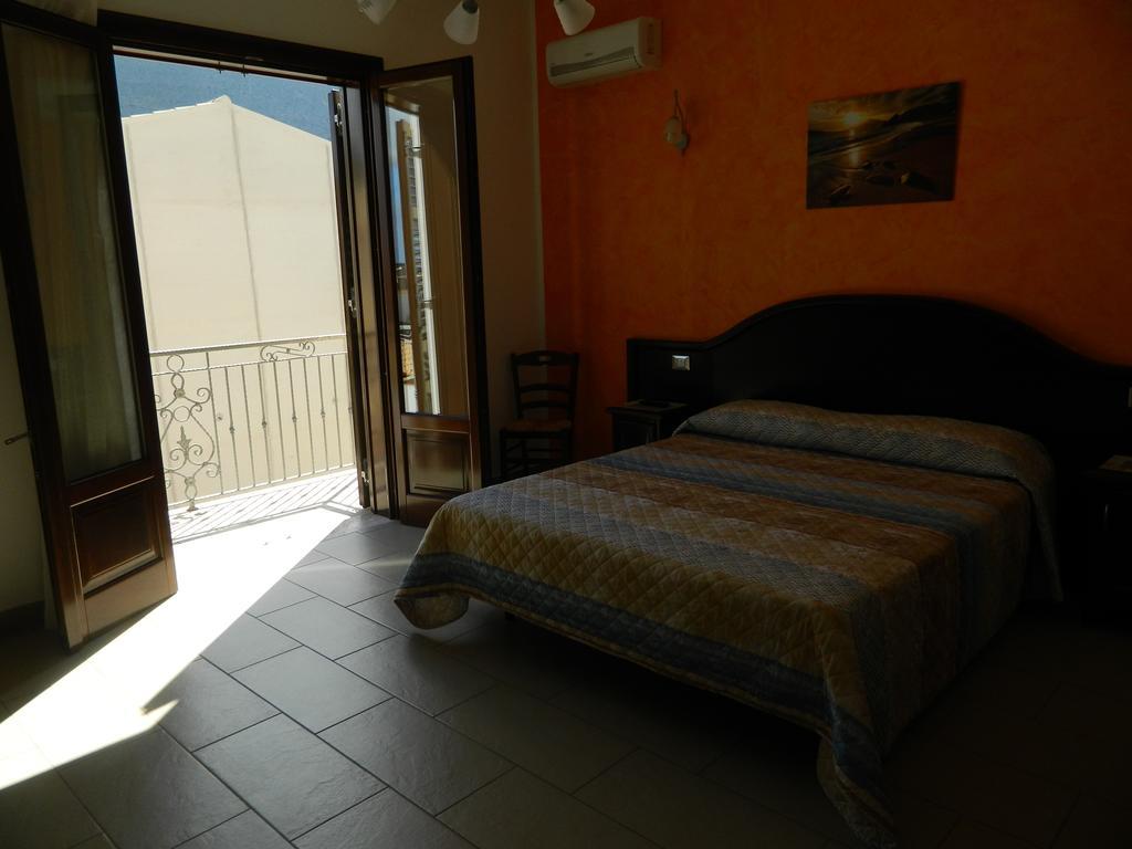 Baia Santa Margherita B&B Castelluzzo Chambre photo