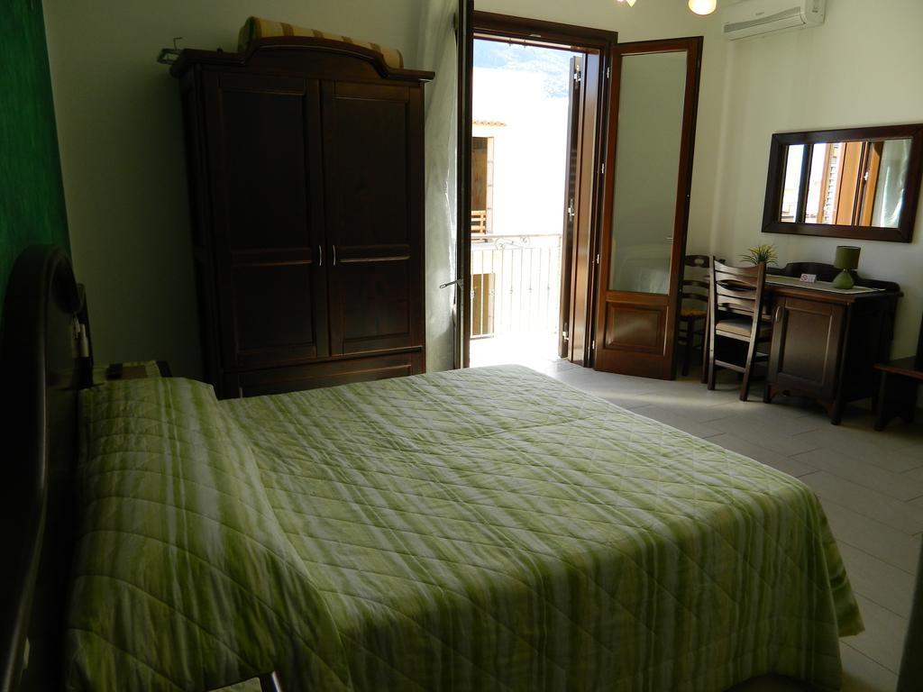 Baia Santa Margherita B&B Castelluzzo Chambre photo