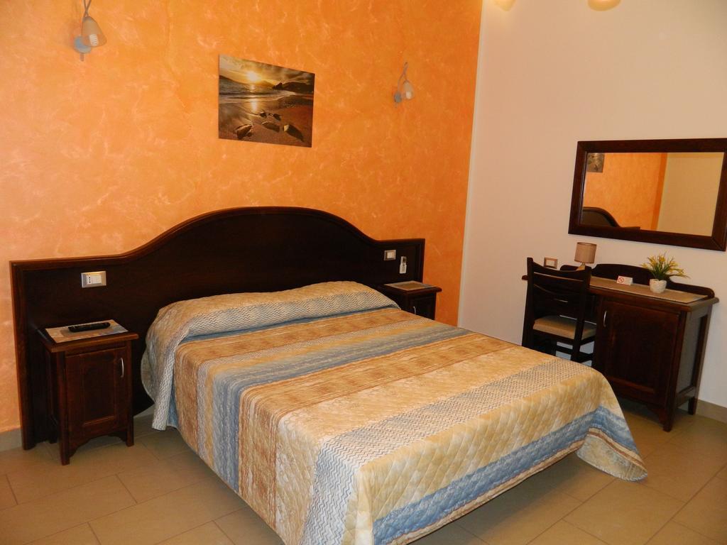 Baia Santa Margherita B&B Castelluzzo Chambre photo